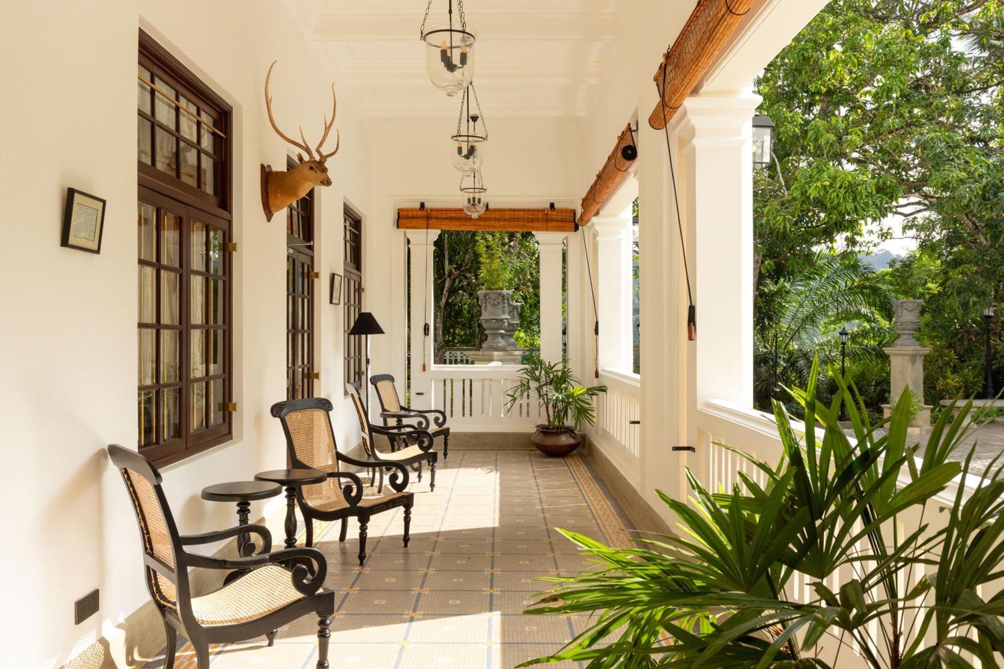 The Grand Walawwa Hotell Pinnawala  Exteriör bild
